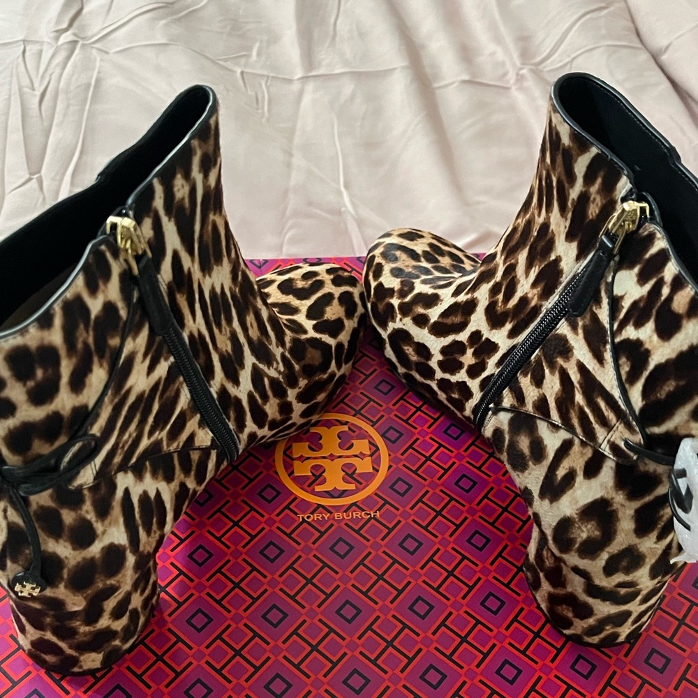 NEW IN THE BOX NEVER WORN 
Tory Burch leopard bootie - Picture 4 of 10
